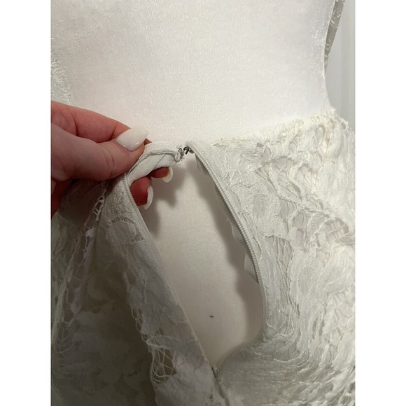 Signature8 White Lace Backless dress with pockets Large cap sleeve bridal - Picture 11 of 15